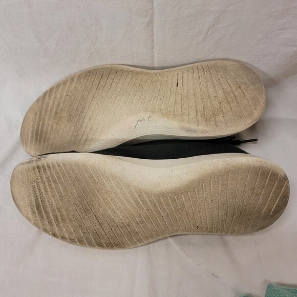 Athletic_Shoes